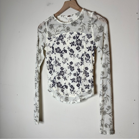 Free People White Blue Gray Floral Bettys Garden Sheer Long-Sleeve Top Sz S NWT - Picture 13 of 14